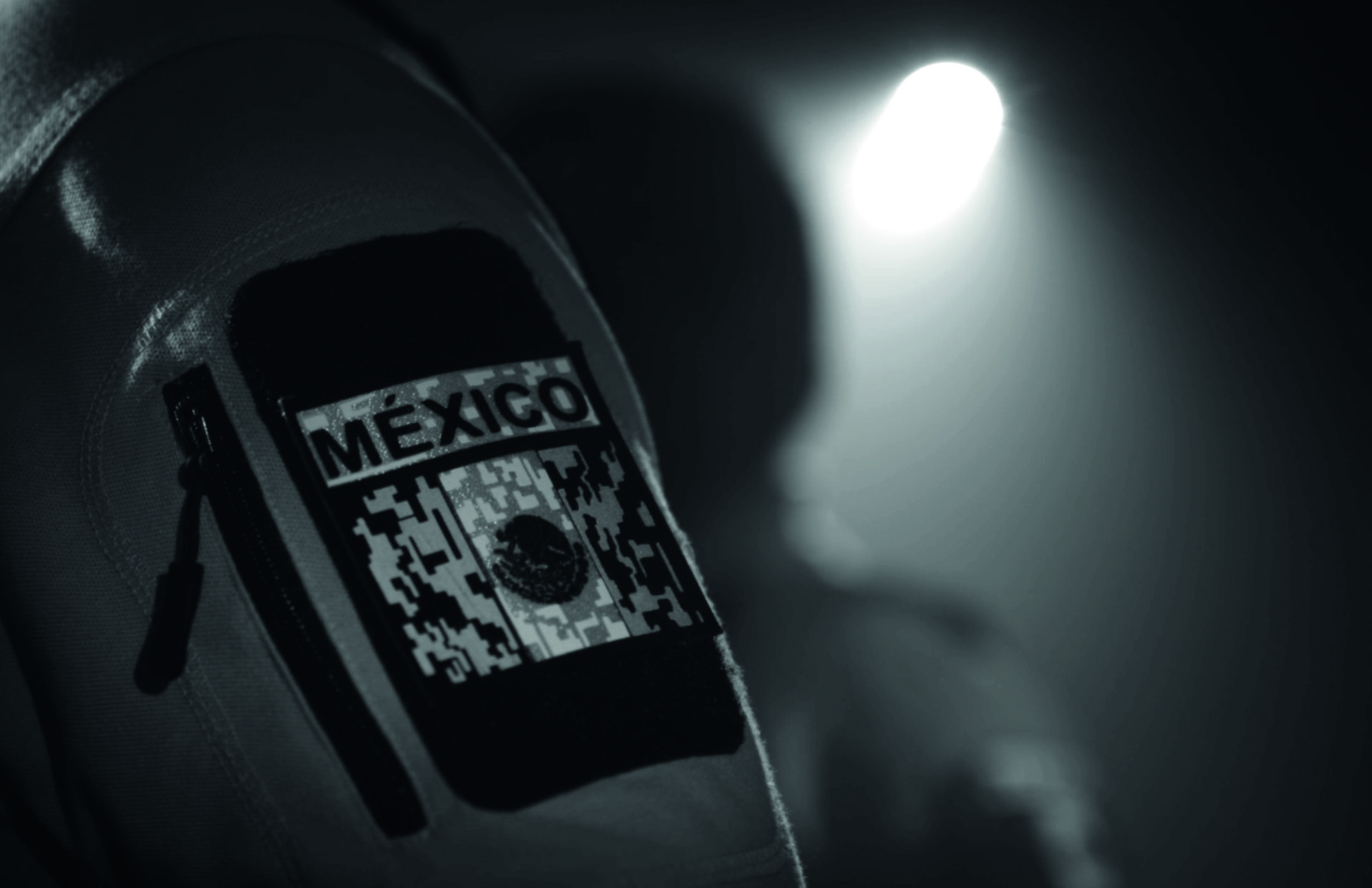 Insignia México en el uniforme operativo de Kauil Group